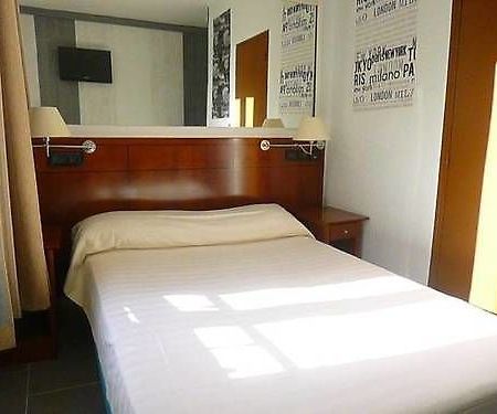Hotel Paname Clichy Buitenkant foto