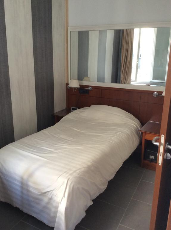 Hotel Paname Clichy Kamer foto